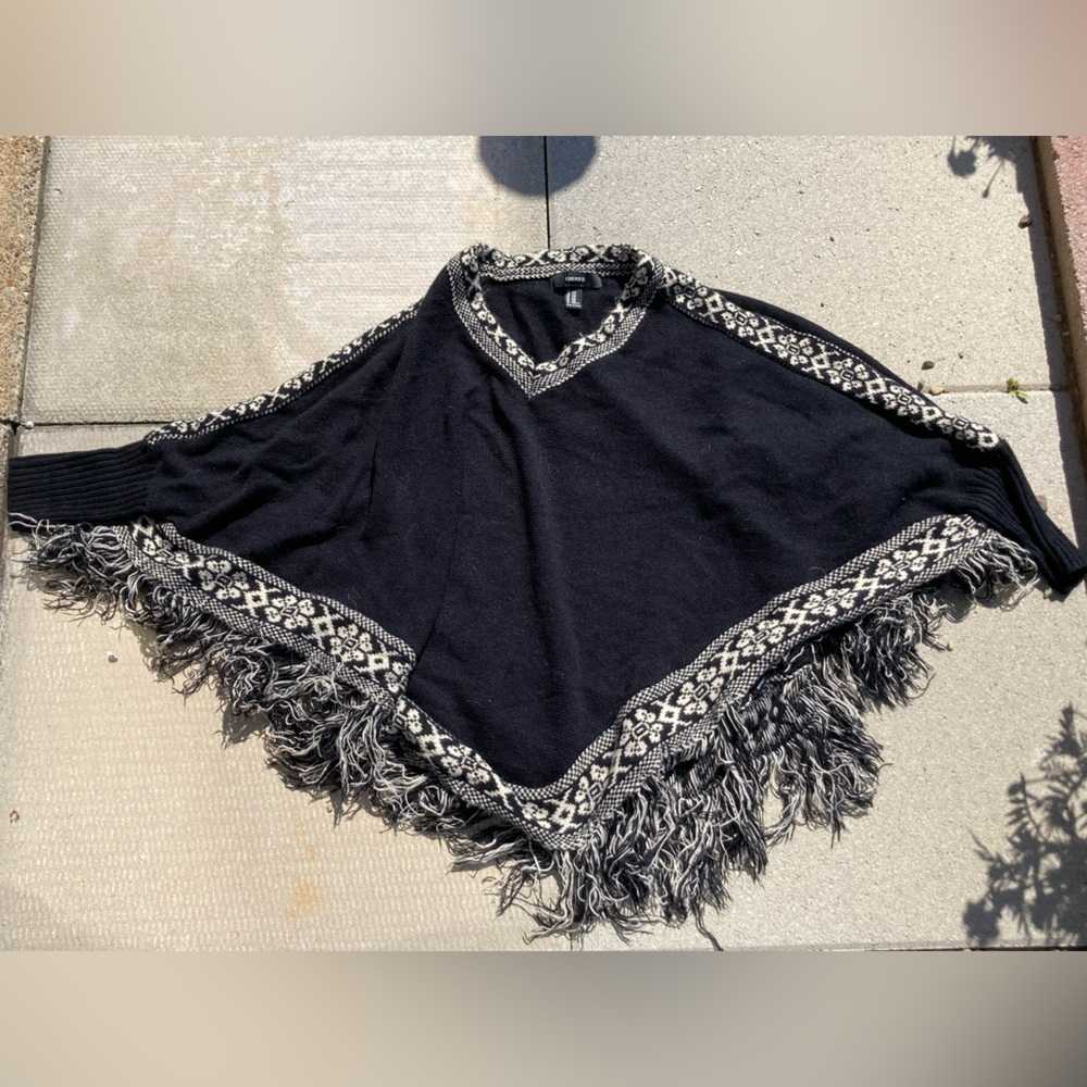 Forever 21 Black and Cream Knit Poncho